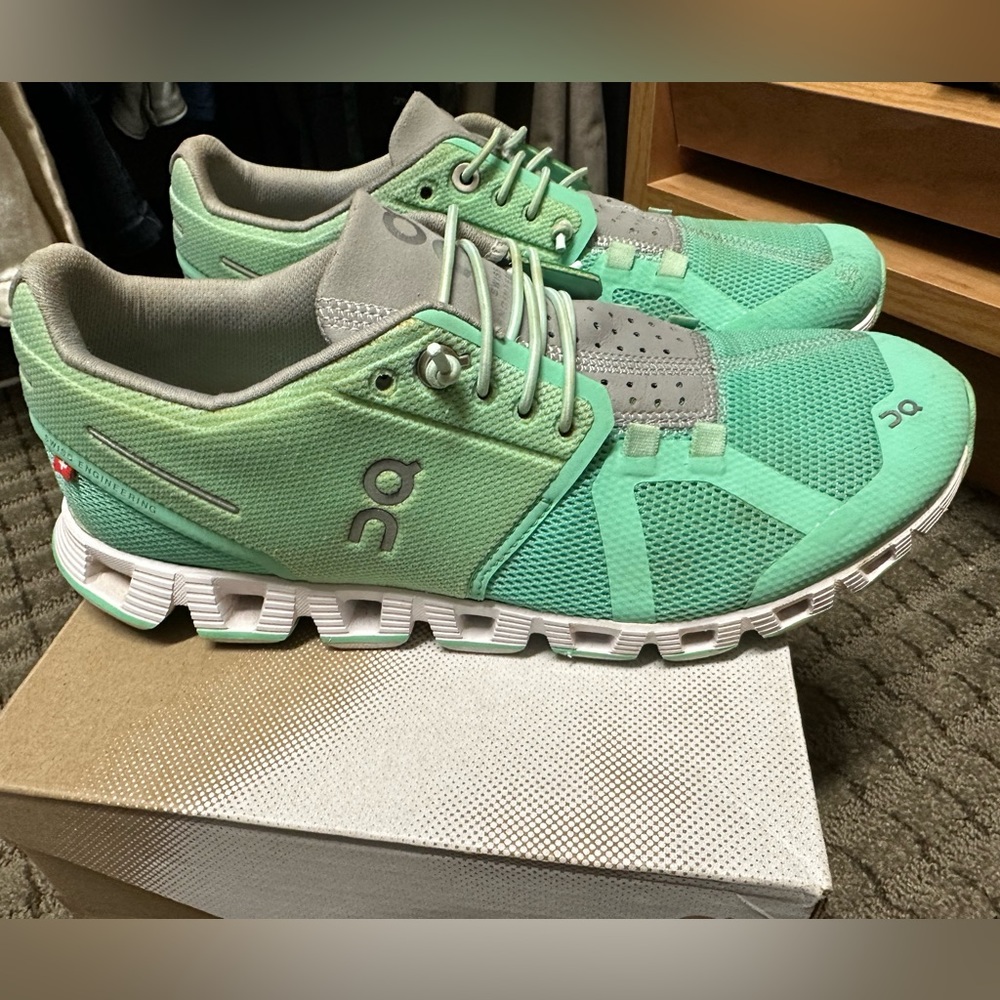 COPY - Womens on cloud 5 Size 7